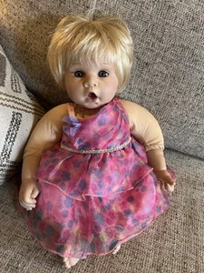 "Muñeca Madame Alexander 19"" de Reva Little Sweetheart cabello rubio ojos azules #00924" - Imagen 1 de 10