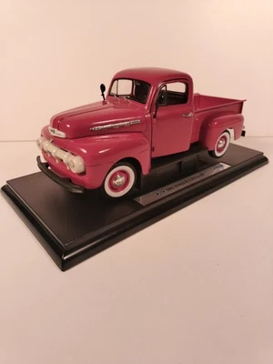 Ford F1 1951 camioneta Welly roja 1:18 apertura capó puertas y portón trasero Foto 1 de 4