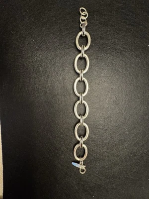 Pulseira oval de elos de corrente tom prata 9 pol. NY com fecho lagosta. - Imagem 1 de 4