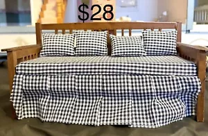 New Dollhouse Miniature 1:12 Scale Day Bed price reduced - Picture 1 of 1