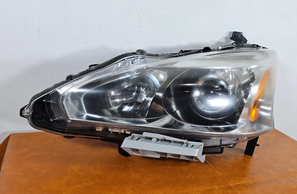 FARO HALÓGENO LADO CONDUCTOR IZQUIERDO NISSAN ALTIMA 2013 2014 2015 TYC USADO#A Foto 1 de 4