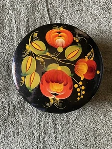 UdSSR handbemalte florale schwarze Lackdose Vintage rund; russische Volkskunst - Bild 1 von 4