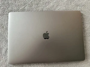 MACBOOKPRO 16IN 2.4x8-Core i9 Intel 4GB Gfx AMD RadeonPro 5500M 1TB SSD 64GB RAM - Afbeelding 1 van 12