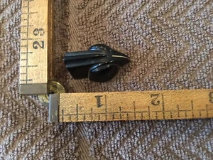 1 perilla cabeza de pollo negra vintage baquelita DAKA WARE CHICAGO inserto de latón usado - Imagen 1 de 5