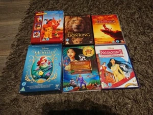 Disney 10 X DVD CLEARANCE Bundle (Lion King / Little Mermaid Trilogy/ Pocahontas - Foto 1 di 2