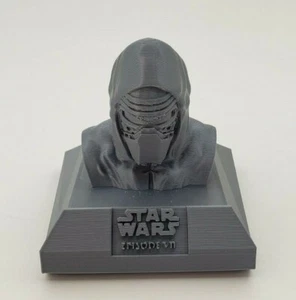 Estatua Kylo Ren Episodio 7 de 3,5" impresa en 3D con base de plástico PLA plateado - Imagen 1 de 10