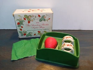 Anillos de servilleta de fresa de porcelana vintage Avon, anillos de oro de 22 k, jabón para invitados  - Imagen 1 de 9