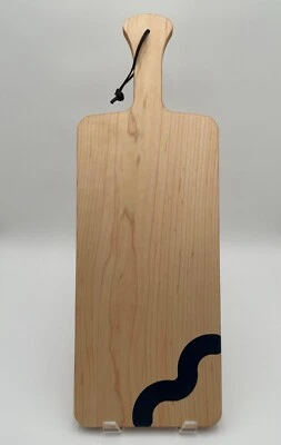 Maple Charcuterie Board Handmade, with resin inlay Foto 1 de 4