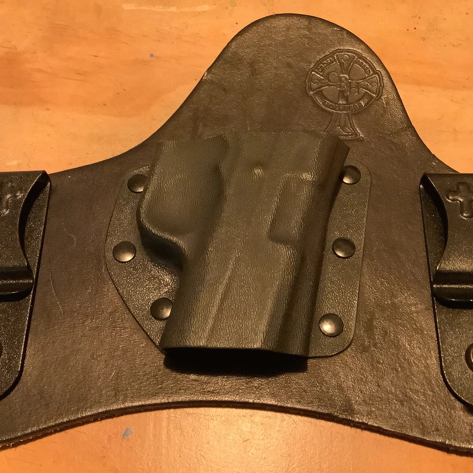 Funda de cuero negro Crossbreeed Foto 1 de 4