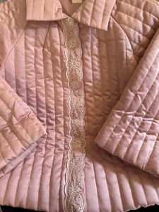 VTG Sz S Pretty Pink 1960’s Puff Satiny Quilted Bed Jacket Embroidery Trim NWOT! - Picture 1 of 5