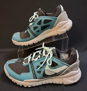 Nike Free Terra Vista scarpe sneakers uomo taglia 9,5 nero abete brillante CZ1757-002 - Foto 1 di 12