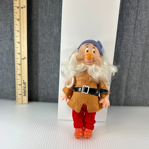 Disney Snow White And The Seven Dwarfs Bashful 7" Inch Doll Figure Articulated Cover