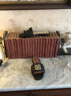 Sandalias Lilly Pulitzer DAYNA negras de paja espiga con logotipo dorado nuevas sin caja 6,5 M Foto 1 de 4