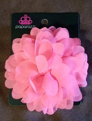 Accesorio de pinza de pelo con flor rosa soplado flor paparazzi Foto 1 de 3
