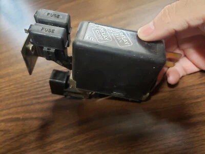 2001 Montero运动风扇和电脑继电器盒 — 第 1/3 张图片