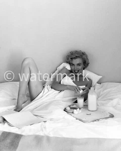 Classic Marilyn Monroe 1950s Pin-Up Actress 8x10 Print. - Picture 1 of 1