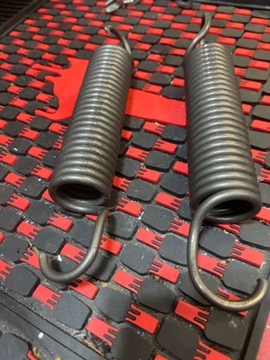 1968 - 72 庞蒂亚克 GTO / LeMans 9 英寸罩铰链弹簧 - 一对 — 第 1/2 张图片