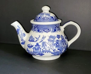 VTG CHURCHILL BLUE WILLOW TEAPOT STAFFORDSHIRE ENGLAND With Lid - Picture 1 of 9