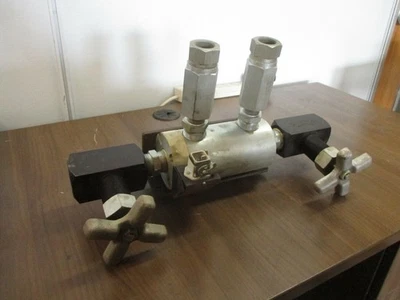 Graco Series J08A Heated Manifold 243697 500W 240V 3500PSI 400°F Max Used - Image 1 of 4