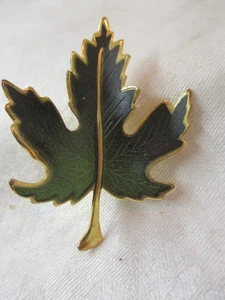 Vintage goldfarbene Brosche Anstecknadel emailliert grün Ahornblatt - Bild 1 von 3