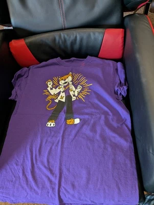 Camiseta pequeña de baloncesto LSU Kim Mulkey Mike the Tiger para mujer Foto 1 de 2