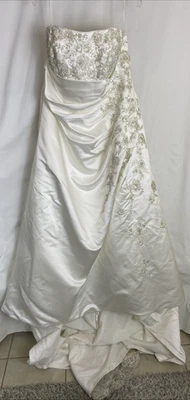 Vestido de novia David línea A apresurado talla grande 20W corsé satinado bordado Foto 1 de 4