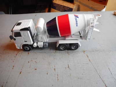 Camion Bétonnière cemex  joal volvo  1/50 en tres bon etat - Photo 1/4