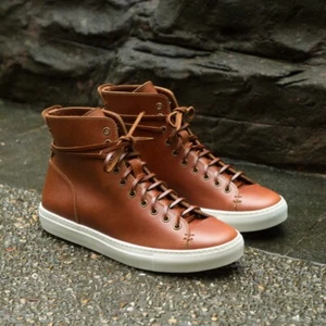 Zapatillas deportivas de lujo para hombre hechas a mano de cuero de vaca estilo Buttero de caña alta - Imagen 1 de 17