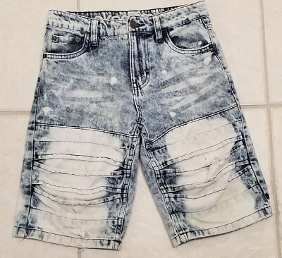 Shorts jeans AKADEMIKS juvenil tamanho 12 26x11 lavagem ácida desgastada urbana folgada  - Imagem 1 de 4