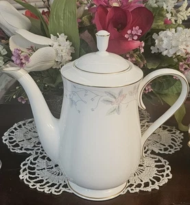 Vintage Lenox Debut Collection Fine Bone China JACQUELINE Coffee Pot - Picture 1 of 2