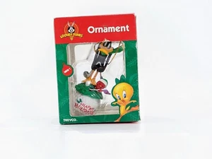 1999 TREVCO Looney Tunes Ornament "Daffy Golfing" - Picture 1 of 5