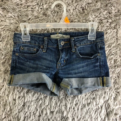 Pantalones cortos de jean Charlotte Russe para mujer talla 0 tiro bajo lavado medio azul novio Foto 1 de 4