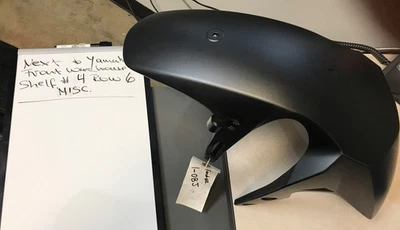 OEM 2011-15  Suzuki GSXR 750 FRONT WHEEL FENDER 53111-08J - Image 1 of 4