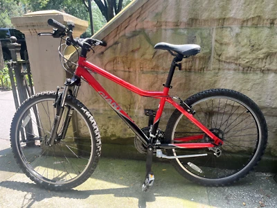 Bicicleta de montaña Giant Boulder talla S (altura de paseo 5'4-5'7") Foto 1 de 3