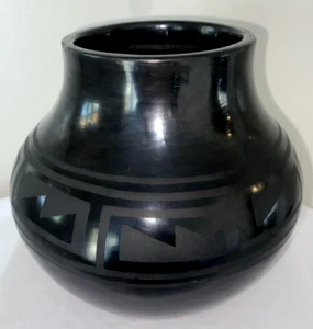 San Ildefonso Pottery Jar by Tonita Roybal Black on Black circa 1920 Signed - Picture 1 of 11