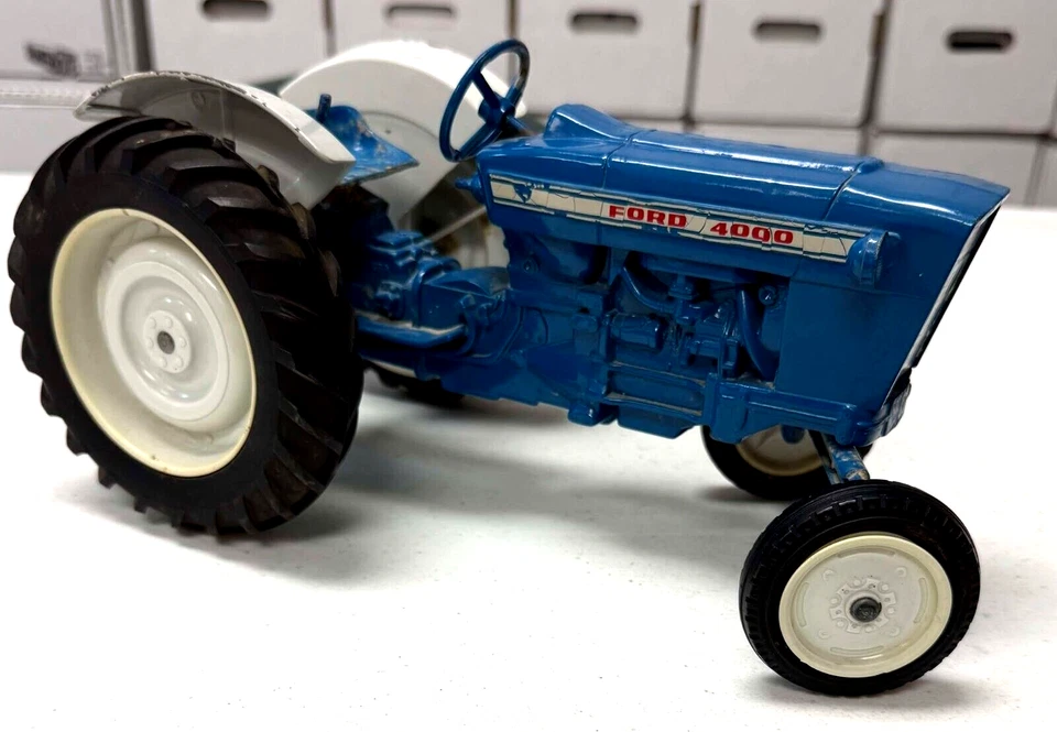 Tractor Ford 4000 1969 fundido a presión ERTL equipo agrícola escala 1/12 auténtico Foto 1 de 4