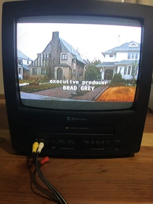 Emerson 13" EWC1302 CRT TV/VCR Combo -VCR Broken- Retro Gaming - Image 1 of 4