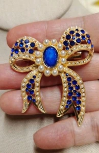 Bow Ribbon Shaped Pin Brooch Faux Pearls Blue Rhinestones Gold Tone Setting 2" - Picture 1 of 12