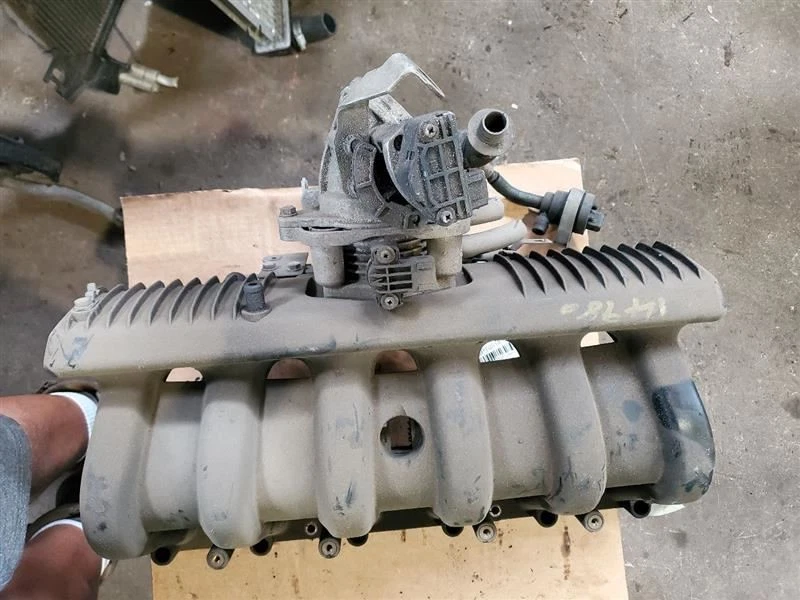 Intake Manifold Fits 97-98 BMW 528i 572795 - Image 1 of 4