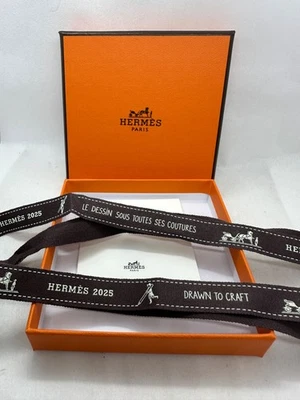 Hermes Caja Vacía 4x4x1 con Cinta Foto 1 de 3