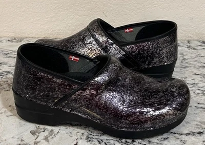 Sanita Mule Clog Women Size 40 9 Pearlized Marble Black Patent Leather GUC - Image 1 of 4