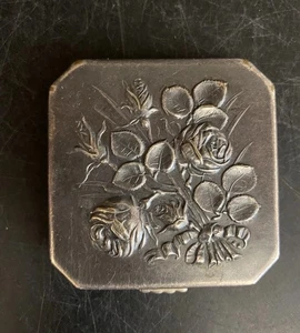 Caja de soplo de polvo vintage con espejo “Flores” “Rosas” tamiz compacto en polvo URSS - Imagen 1 de 17