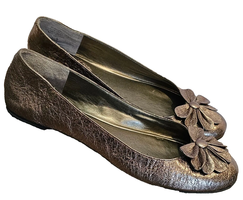Enzo Angiolini Pewter Leather Flat Ballet Womens 9 1/2M Fairy Flower Grey Leathe - Image 1 of 1
