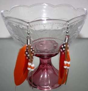 Boucles d'oreilles boho plumes et perles orange pendantes bijou femme neuf avec étiquette - Photo 1/3
