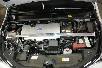 Soporte de barra de torre de puntal delantero Megan Racing Race Spec para Toyota Prius 16+ ABIERTO Foto 1 de 2