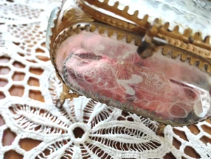 ANTICO COFANETTO PORTAGIOIE ORMOLU ORO FILAGRANA con SCATOLA DA COMÒ VETRO INCISO - Foto 1 di 8