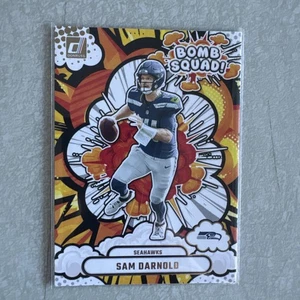 2025 Donruss Bomb Squad Sam Darnold Seattle Seahawks Insert BS-SDD - Bild 1 von 2