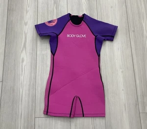 Nuevo con etiquetas Body Guante Niño Talla Mediana Brazo Corto Traje de neopreno Rosa Púrpura Cremallera Surf - Imagen 1 de 3