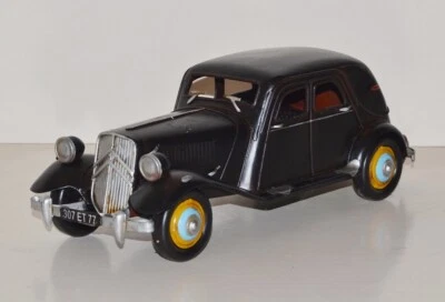 Auto Di Latta Modello Citroën Traction Avant Limousine Nera Oldtimer L 30 Cm - Immagine 1 di 4