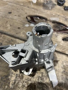 28238435 Ignition Housing/Case OEM GM Silverado 2017 - Picture 1 of 5